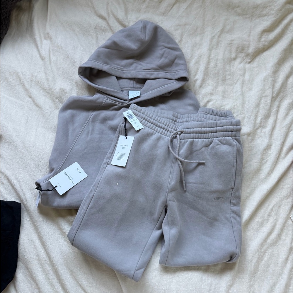 NWT aritzia ashen sweat set sizes xxs and extra small
